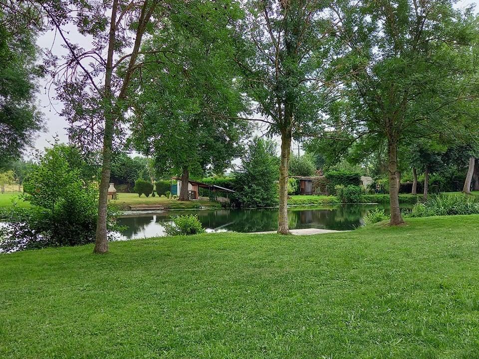 Aire-camping-car les Roches l'Evêque