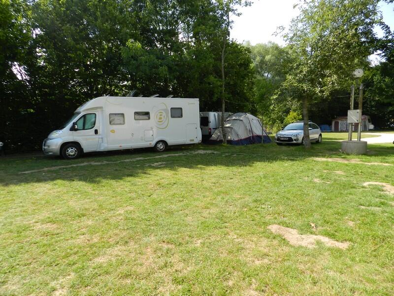 Camping du Plan d'eau de la Varenne à Morée