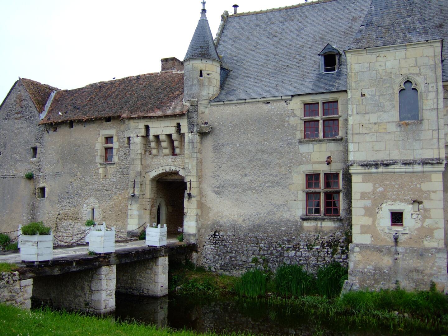 Chémery_castle_FR-41_01