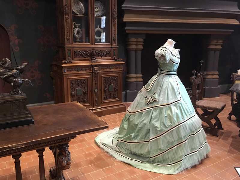 Costumes-chateau-royal-de-Blois-3--c--Chateau-royal-de-Blois