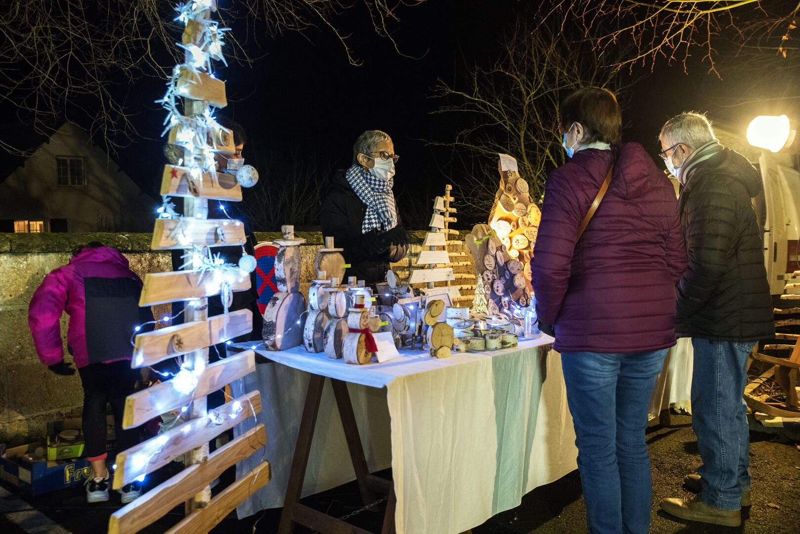 Exposant bois marché de noel©Fleur ROUSSEAU