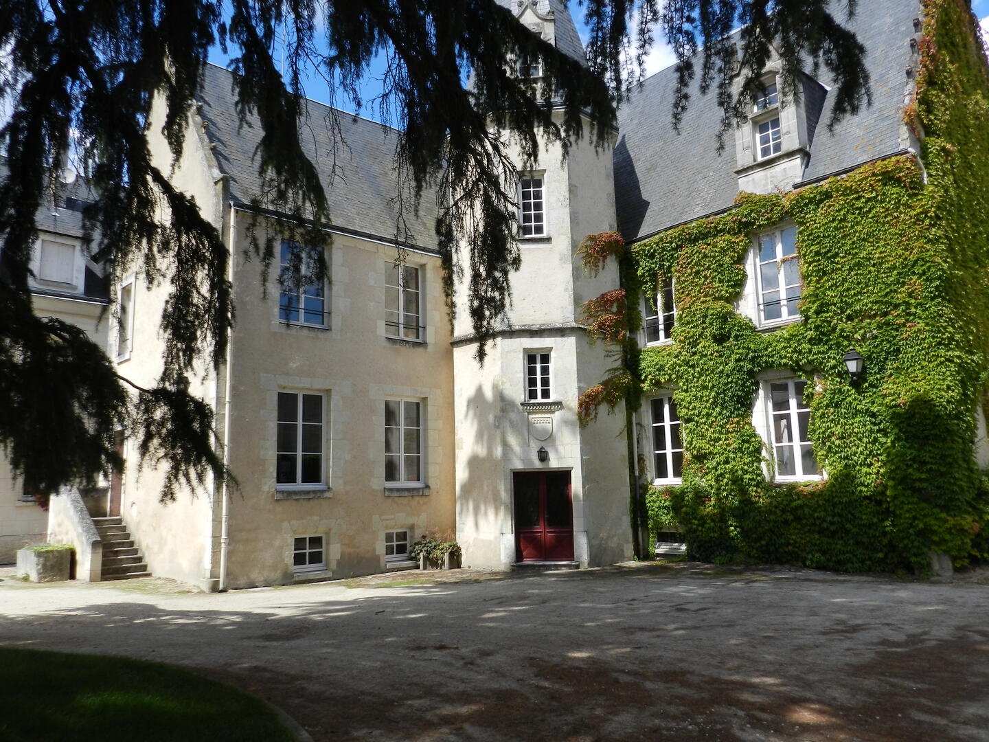 Cour de l'hôtel de ville à Montoire-sur-le Loir
