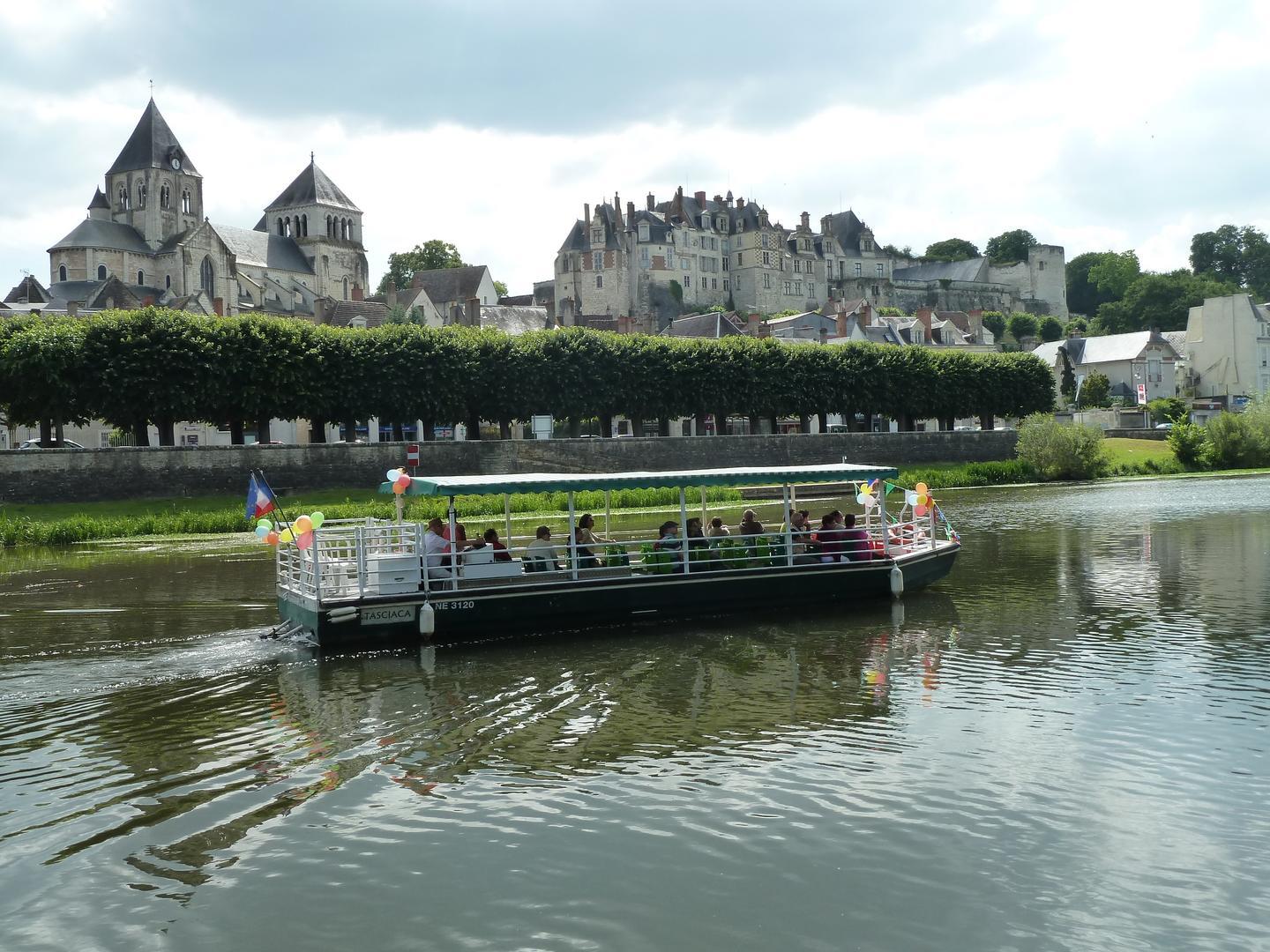 Tasciaca-bateau-sur-le-cher