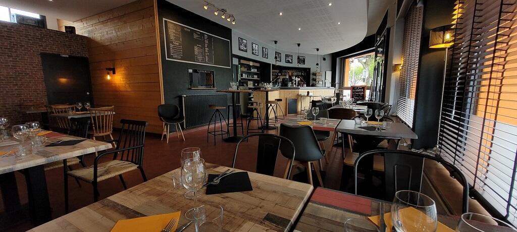 2 salle-du-restaurant-le-8EME-2