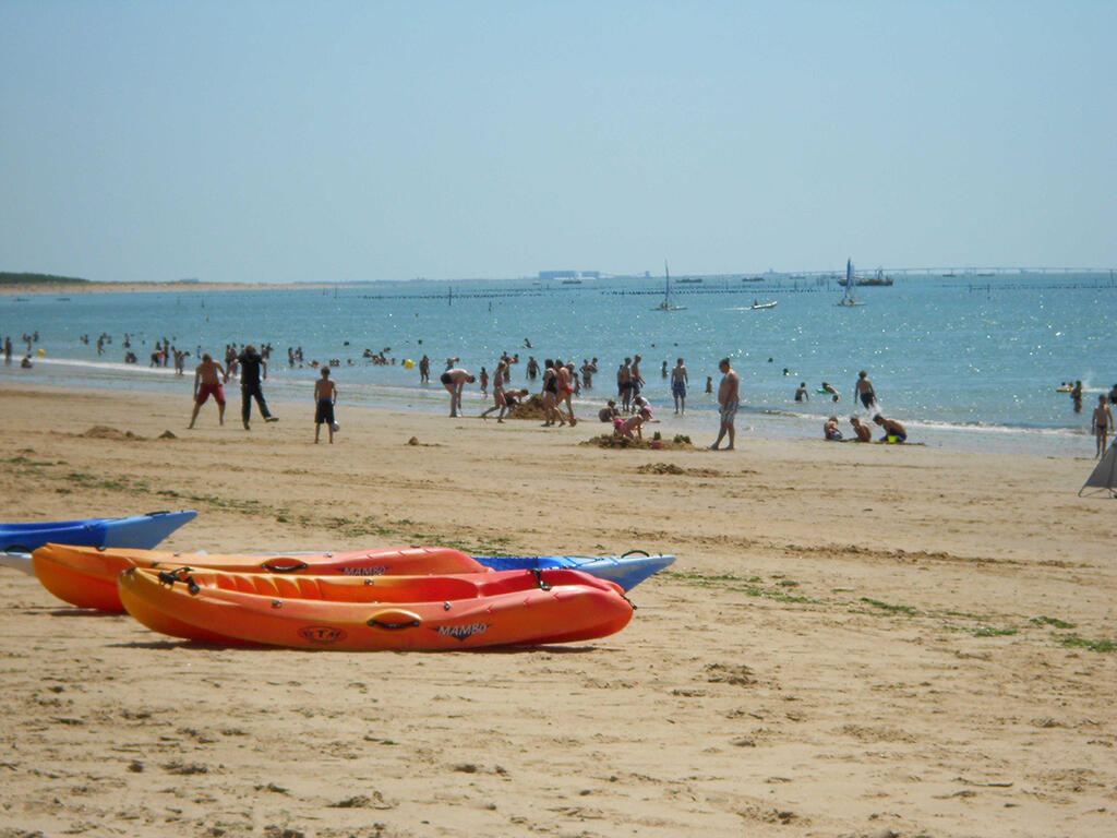 plage-Grande casse-la-faute-sur-mer-Vue plage avec vacanciers