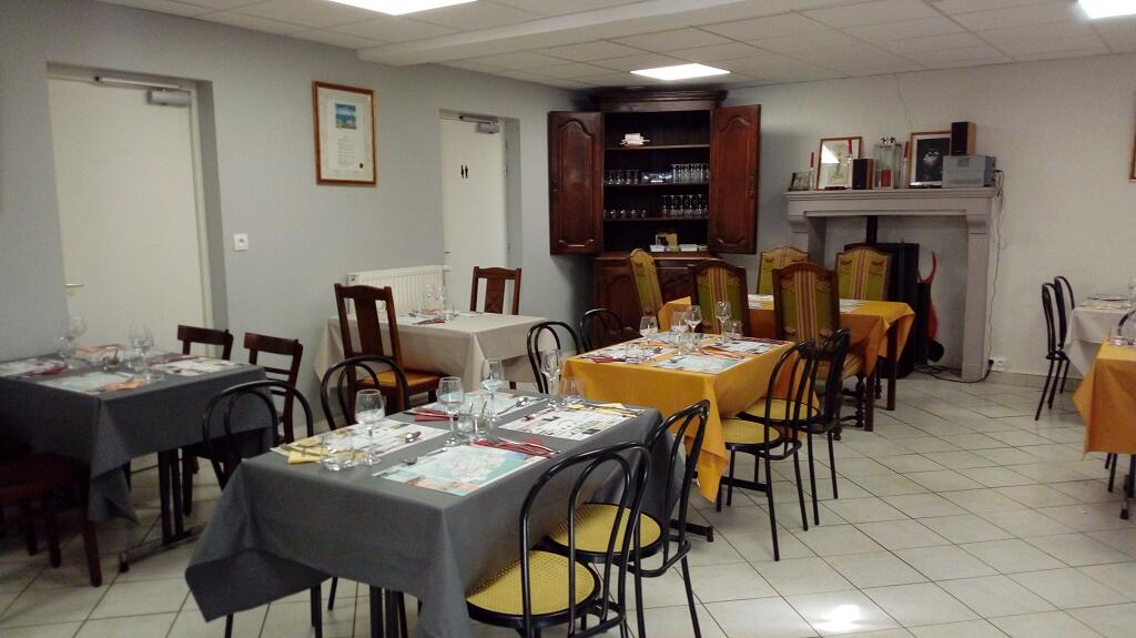 vallee-de-la-sarthe-restaurant-vue-interieure-Longnes