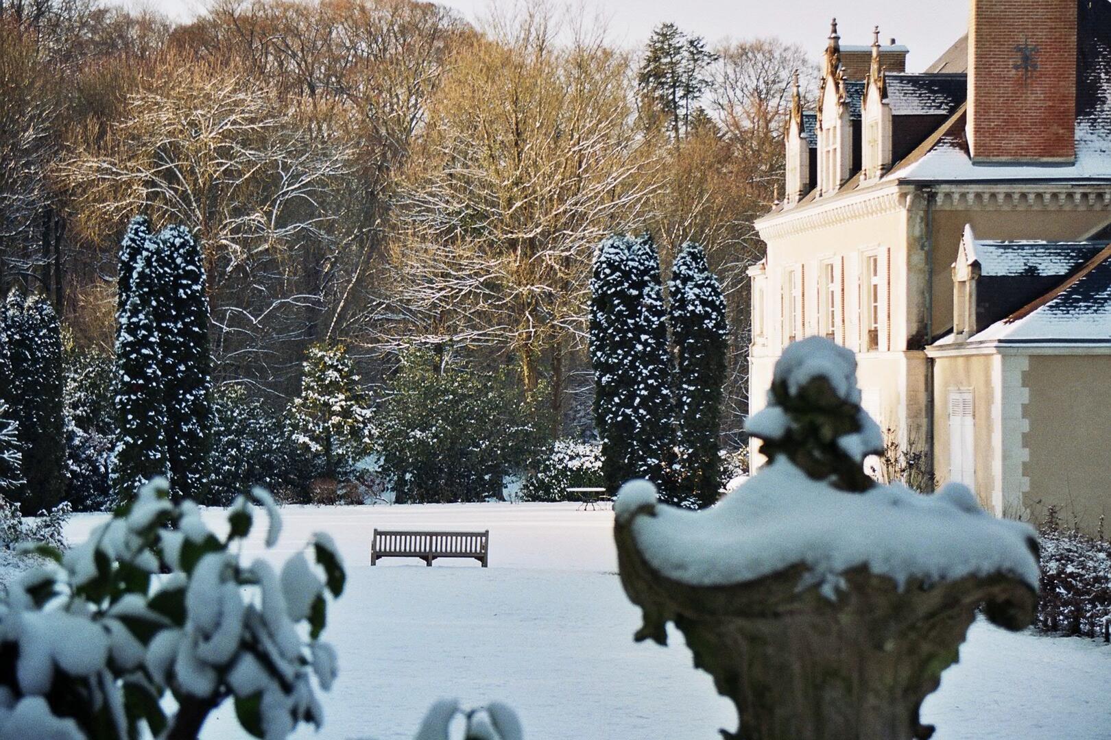vallee-de-la-sarthe-chateau-de-montertreau-neige
