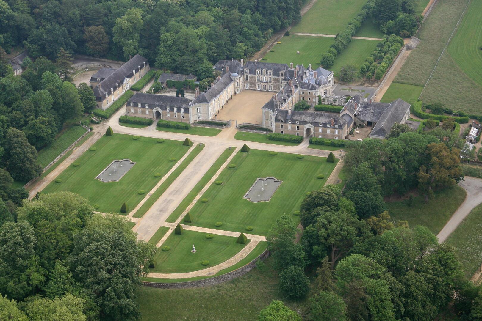CHÂTEAU DE LA LORIE - VUE AERIENNE ©De Saint-Genys
