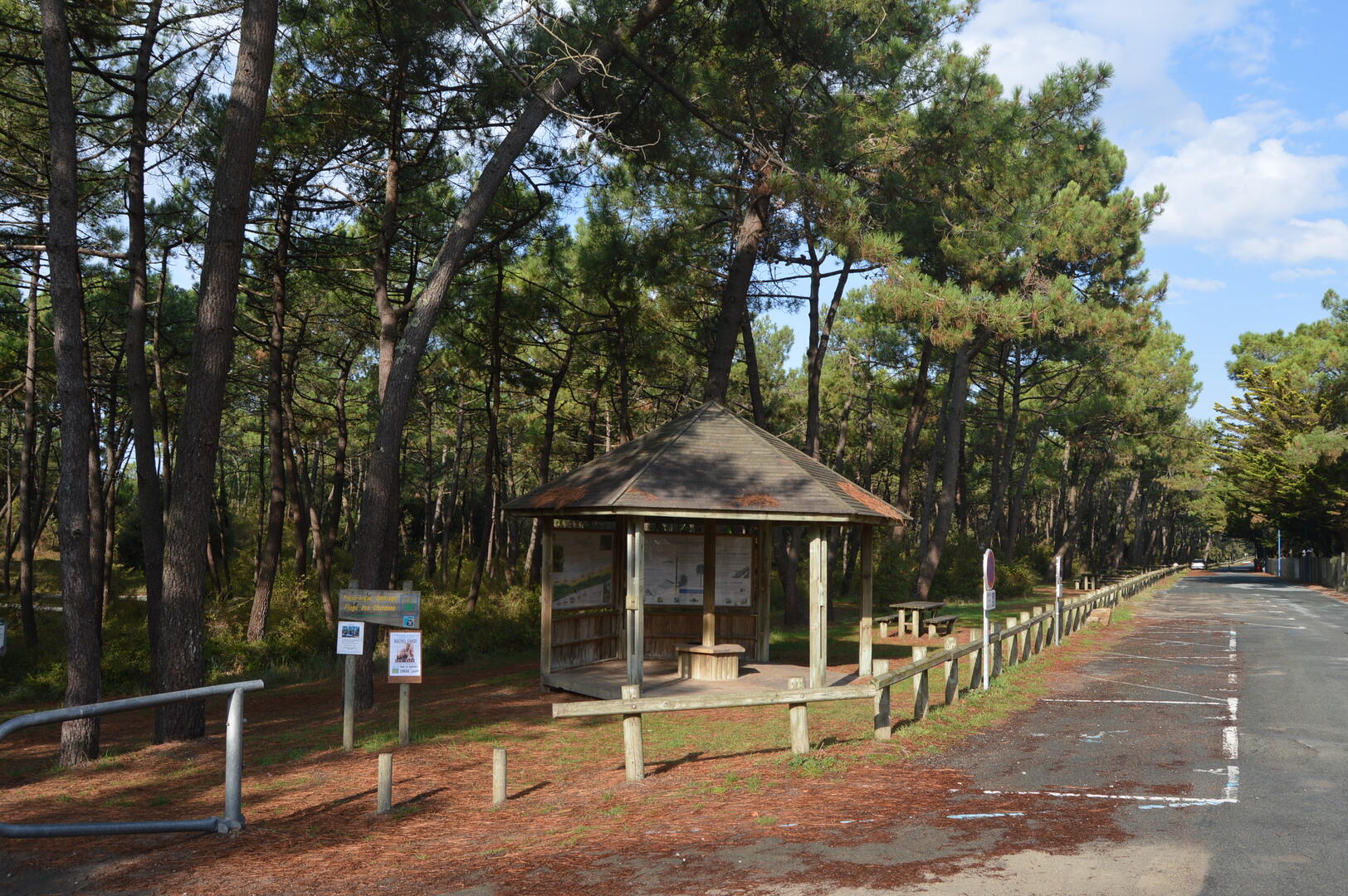 AIRE DE PIQUE-NIQUE - PLAGE DE LA BARRIQUE-L'AIGUILLON-LA-PRESQU'ILE