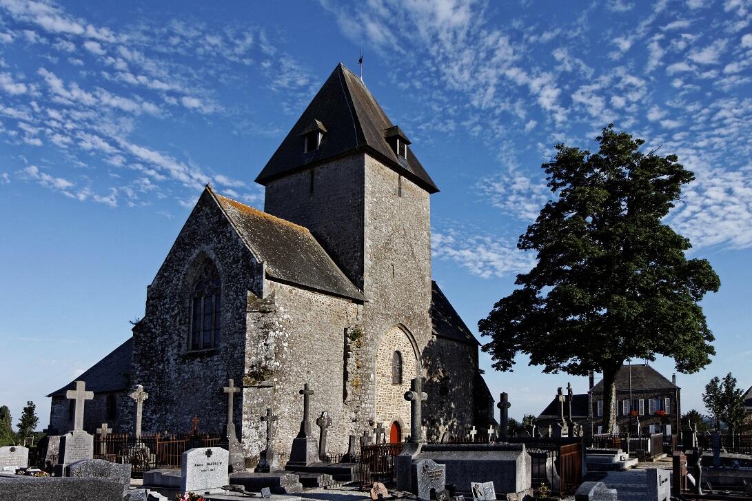 Ernée_-_Notre_Dame_de_Charne_-_Extérieur_-_PA00109503_-_001 (1)