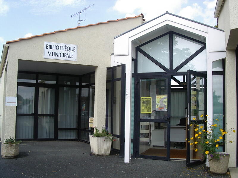 BIBLIOTHÈQUE MUNICIPALE-CHAMPAGNE-LES-MARAIS