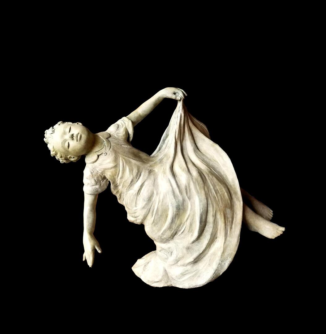 sculpture "Dans les bras de Morphée" de Lise Del Medico