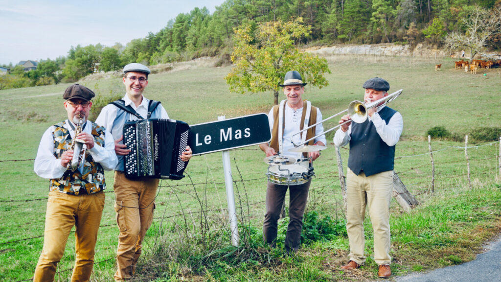 4-dehors-sourires-reduit-1024x576