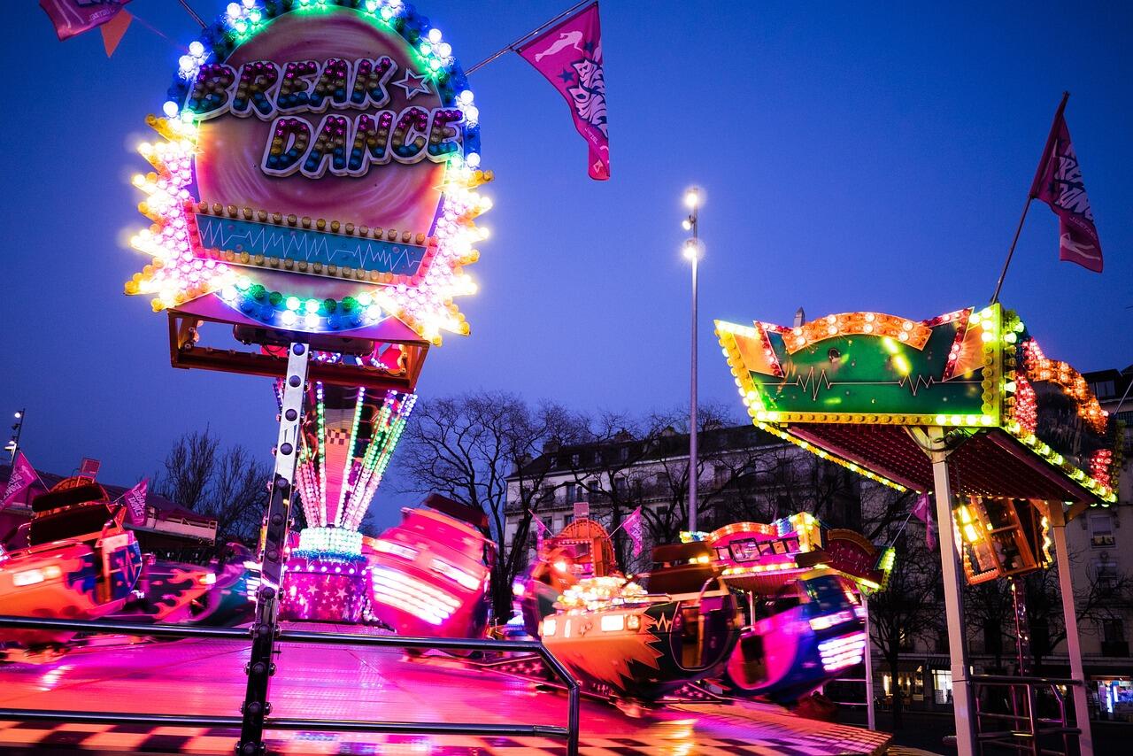 ©TheAndrasBarta_funfair-g83ad71a26_1280