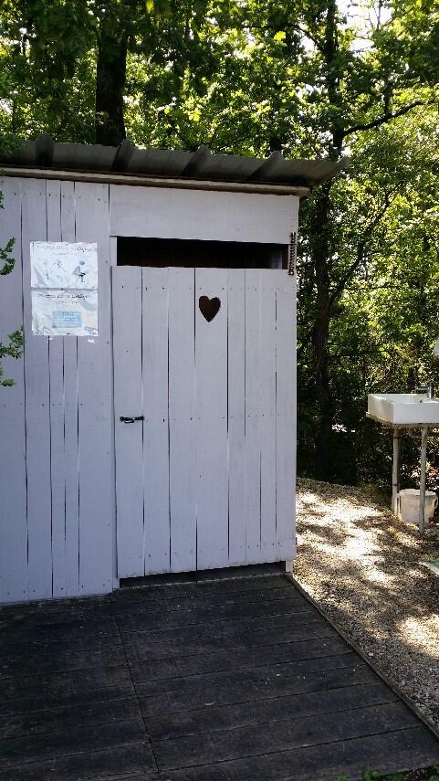lascabanes_toilettes