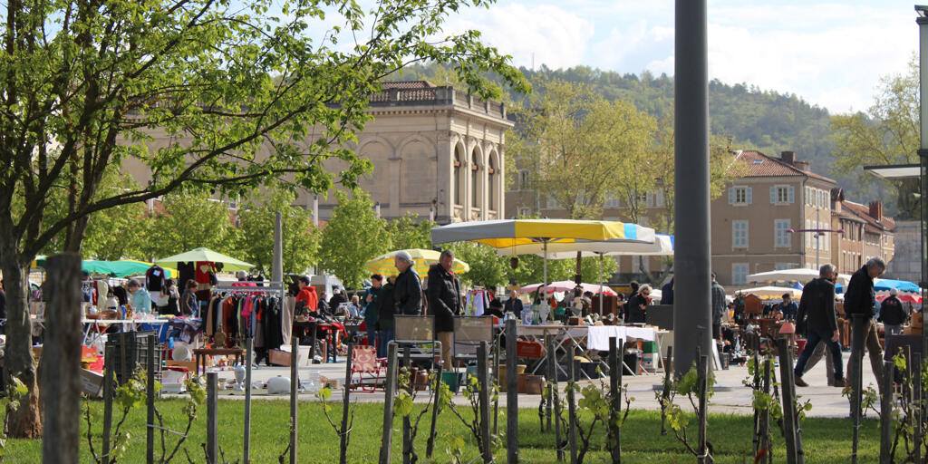 Brocante à Cahors--© Lot Tourisme A. Crépin