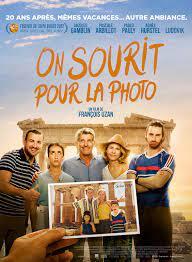 On sourit sur la photo