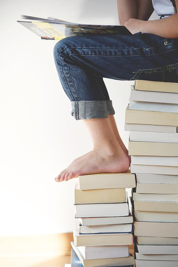 books-1841116_1920