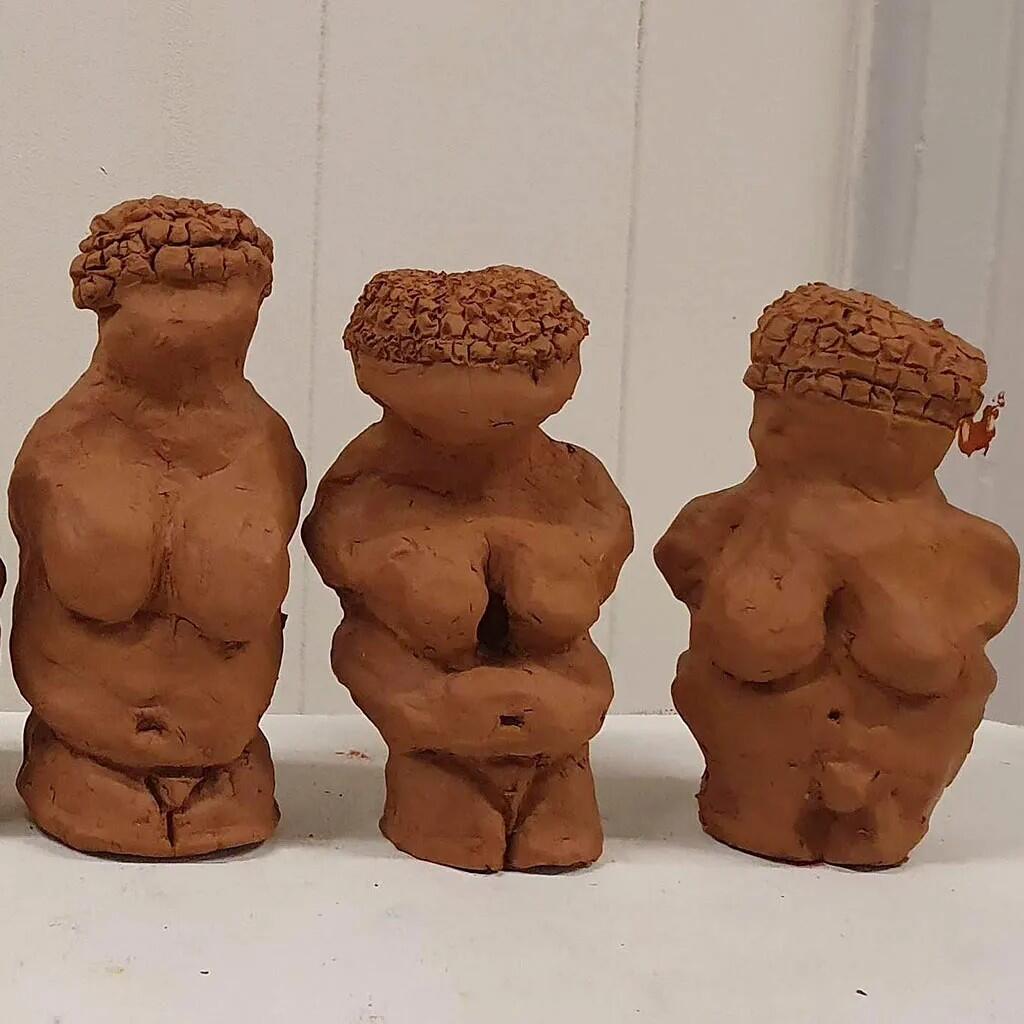femmes argile