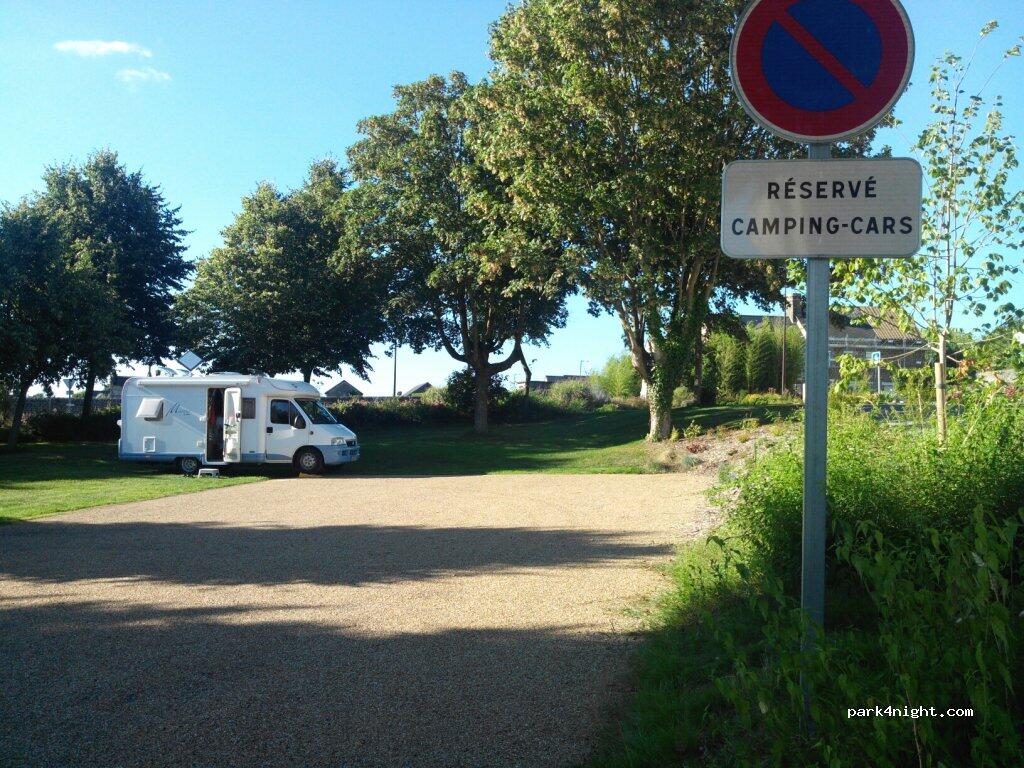 aire de stationnement - Lassay-les-Châteaux