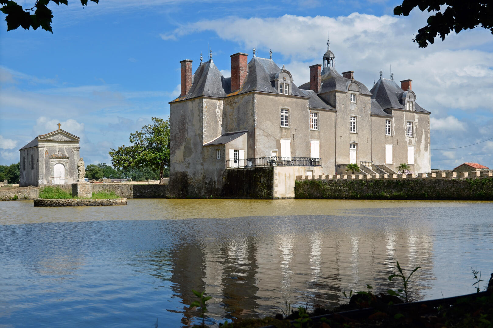 Chateau-Bois-Chevalier-Legé-44-fma-1