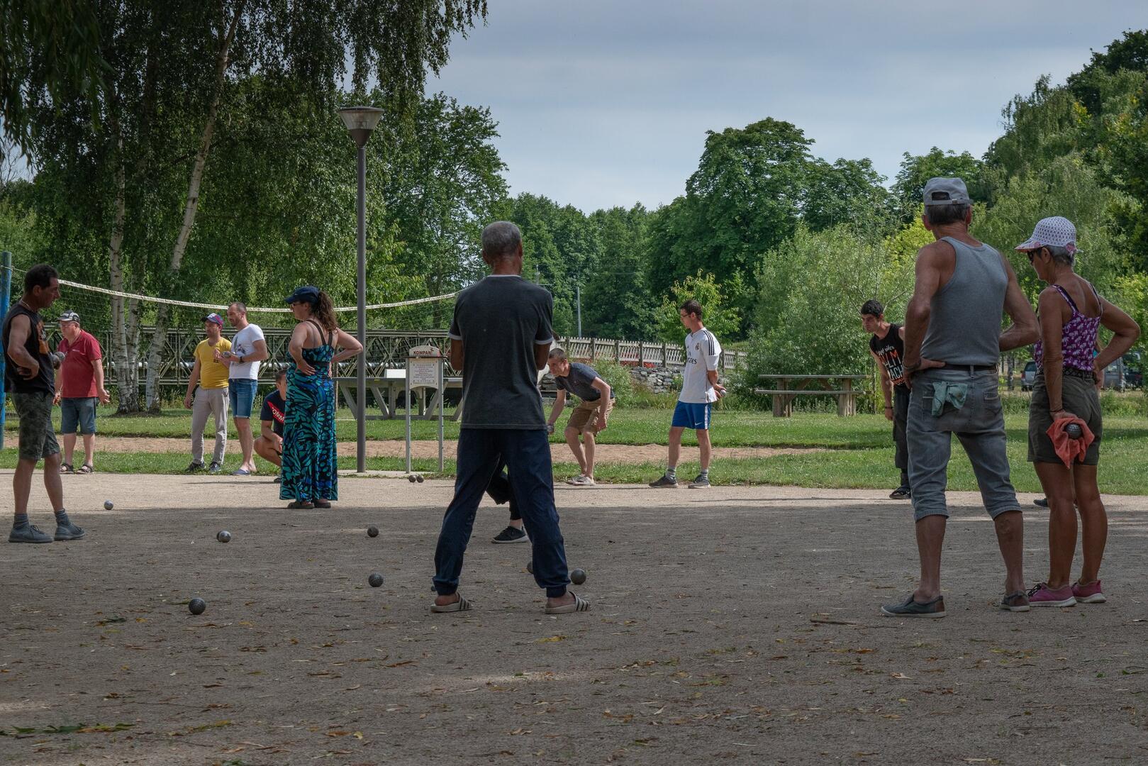 Pétanque au camping de la Rivière Nyoiseau