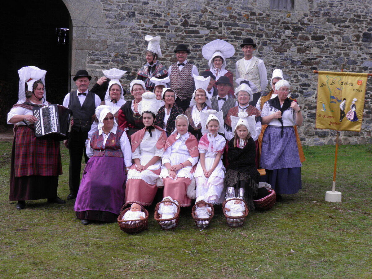 Danses normandes au Courcy'rcuit