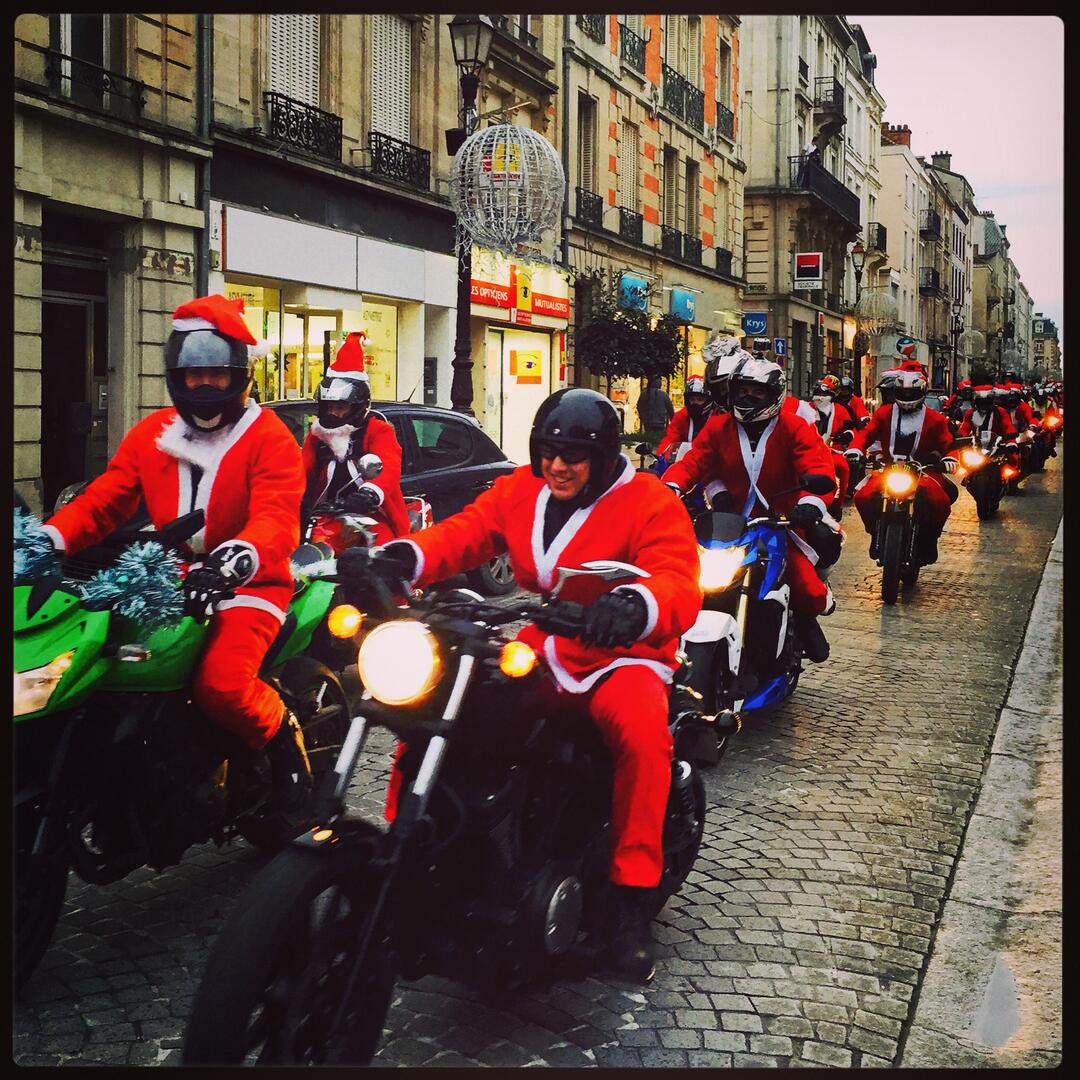 defile-2-roues-pere-noel