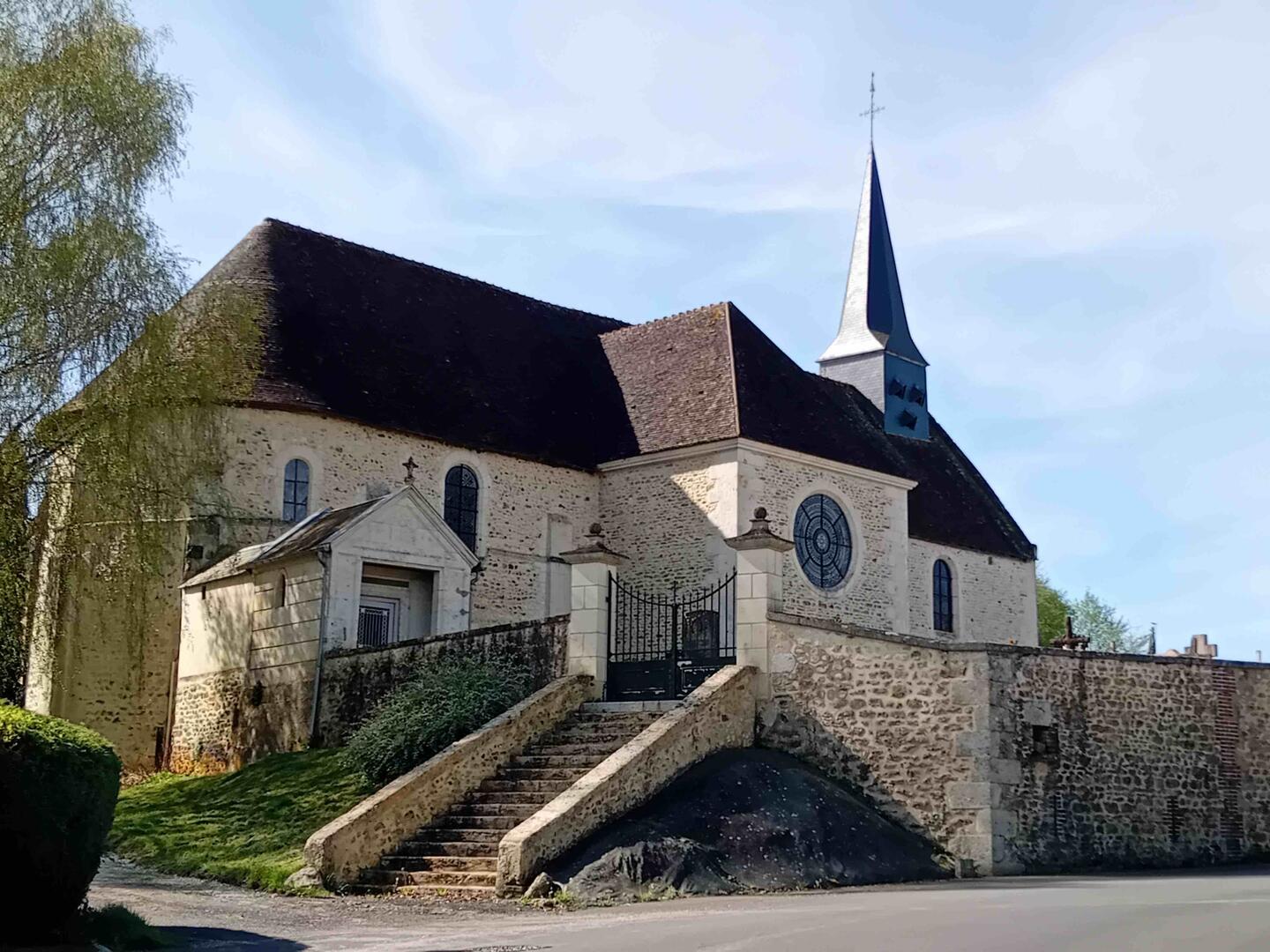 Église de Courgeoût (extérieur, vue du NE)