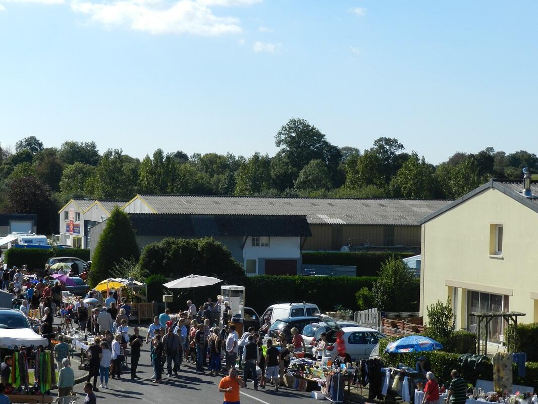 Vide-grenier la Haye-Pesnel