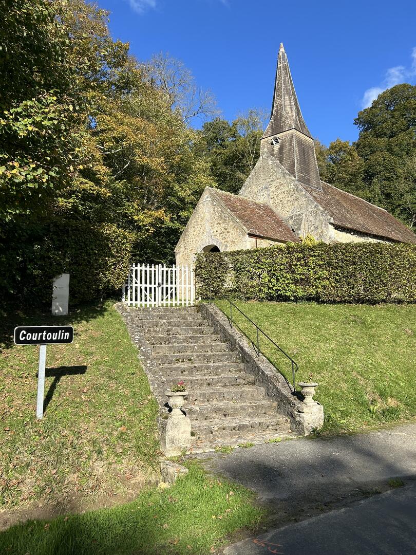 Église St Hilaire à Courtoulin - Bazoches sur Hoëne-
