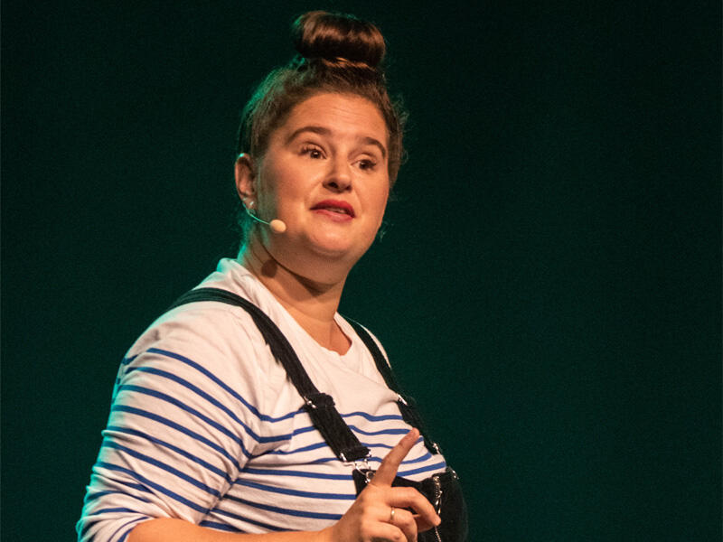 bagnoles-orne-festival-humour-andainries-elodie-poux