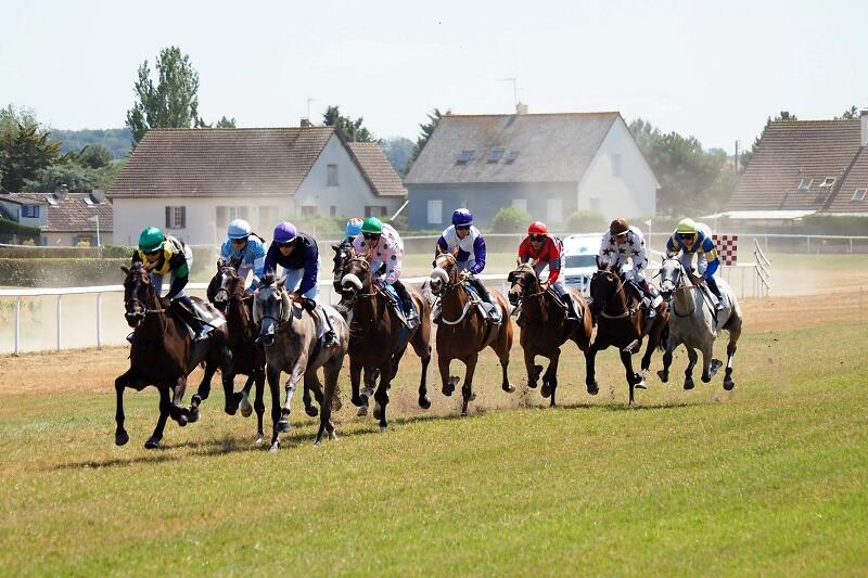 courses hippiques brehal