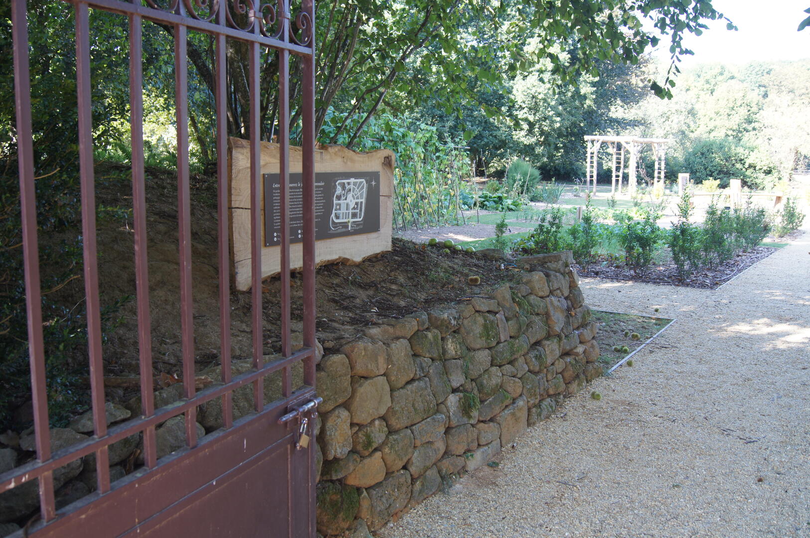 jardin-ethnobotanique_tour_bonvouloir