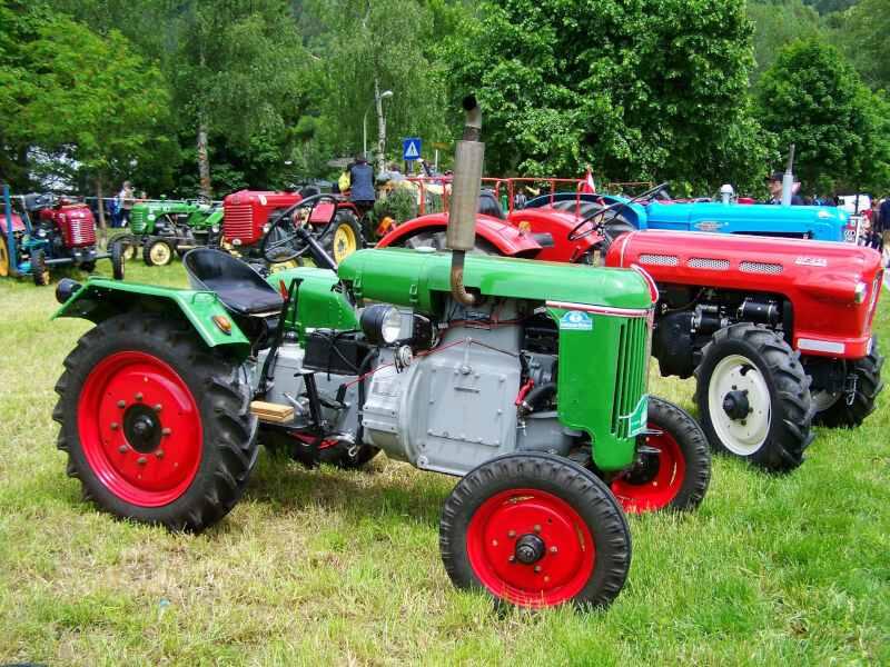 old-tractors-785130_1920-compressed