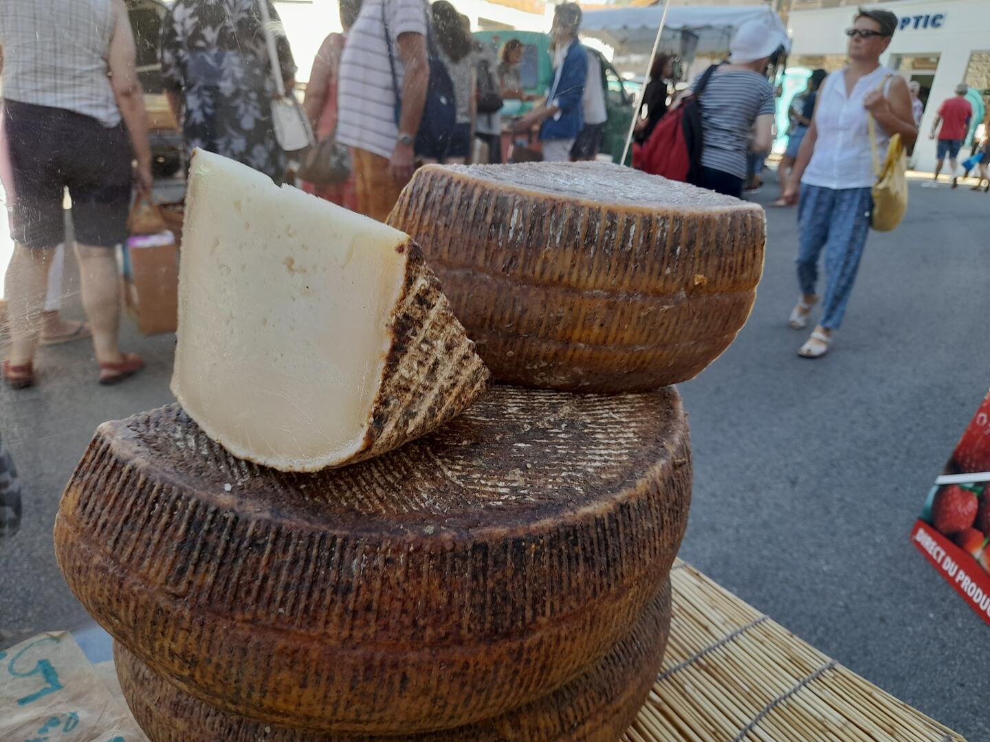 AUZANCES_Marché_ Ete 2022_Tournée 40 ans France Bleu Creuse_