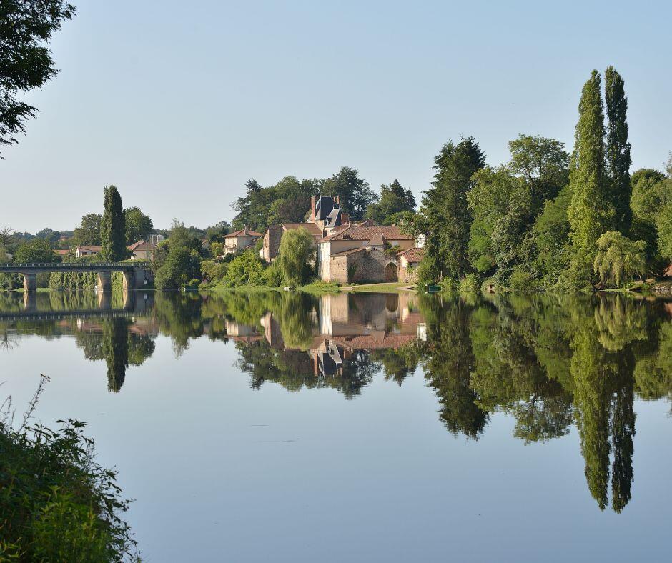 AVAILLES-LIMOUZINE
