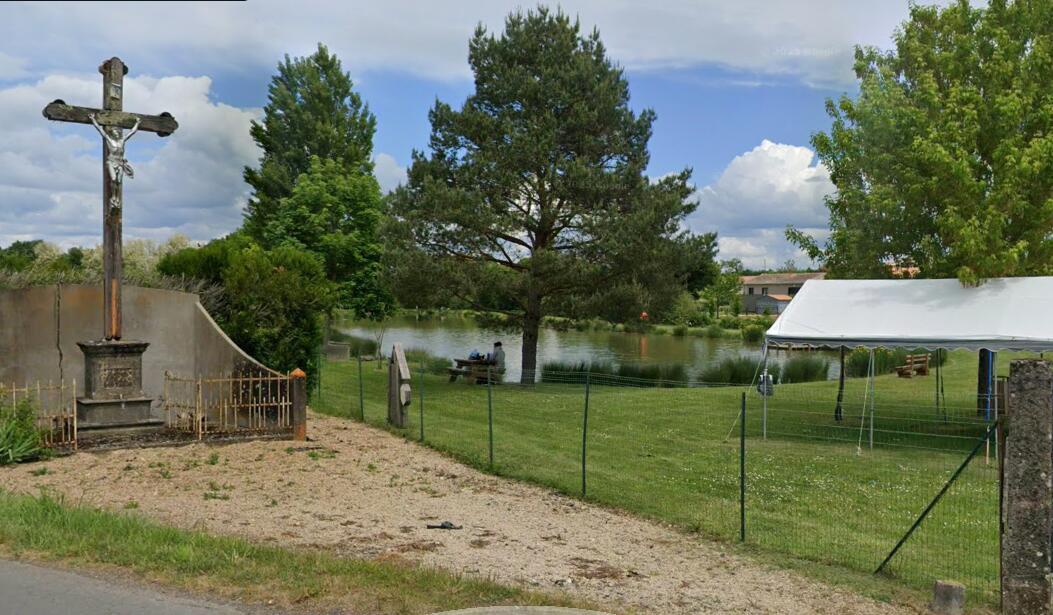 Aire de pique-nique - Étang de Bouresse