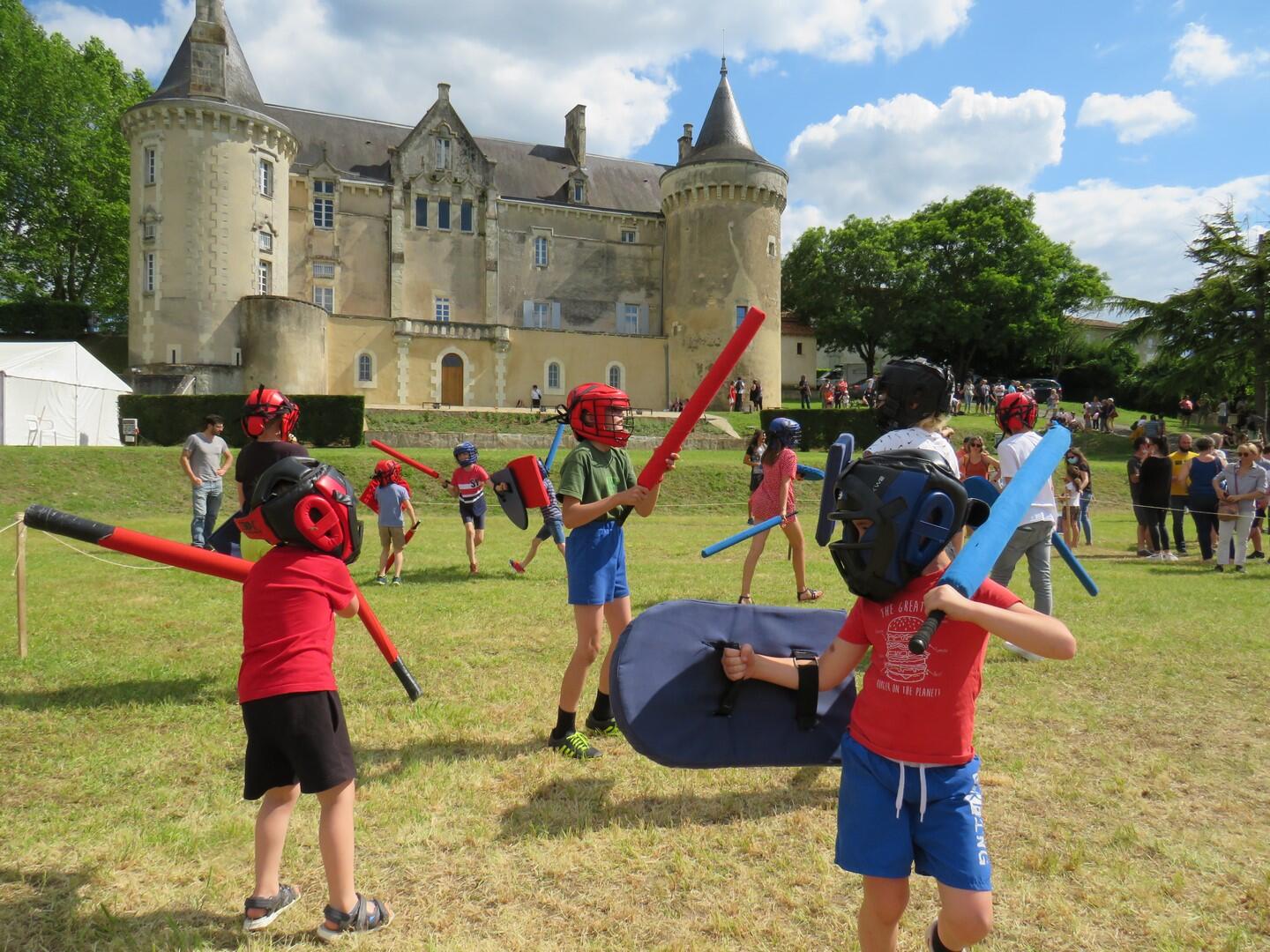 Châteaux de Saint-Aulaye lors de la 1ère édition de " Châteaux en fête"