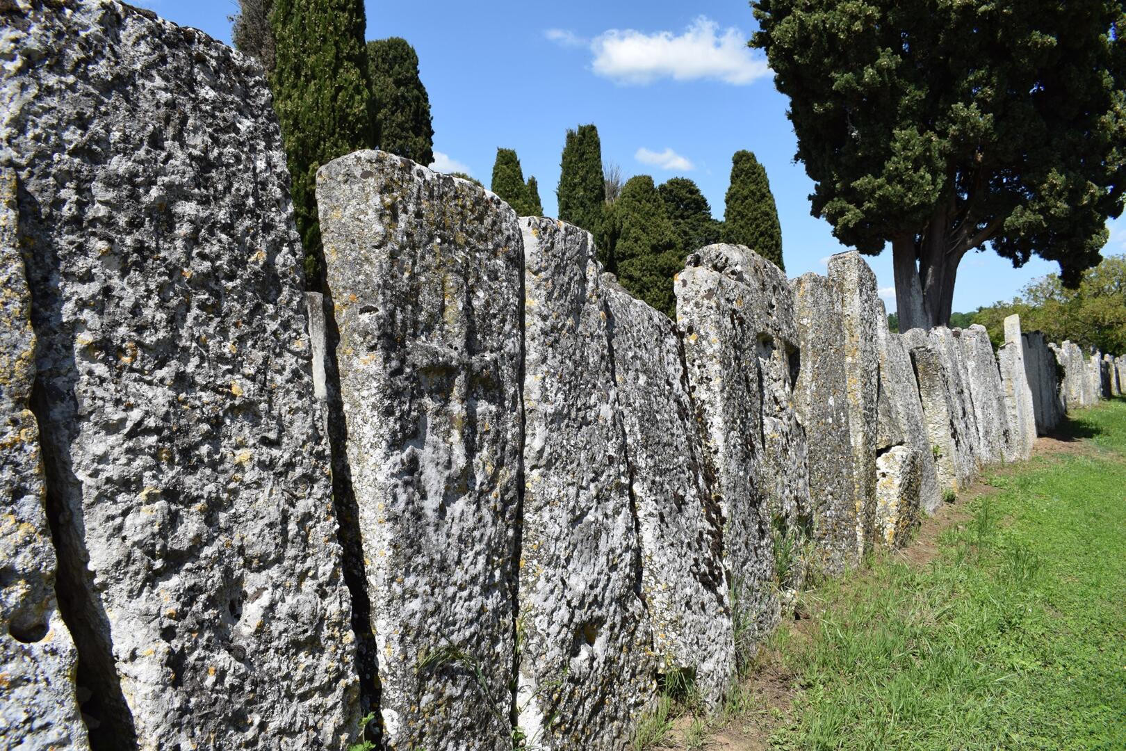 Clôture de sarcophages