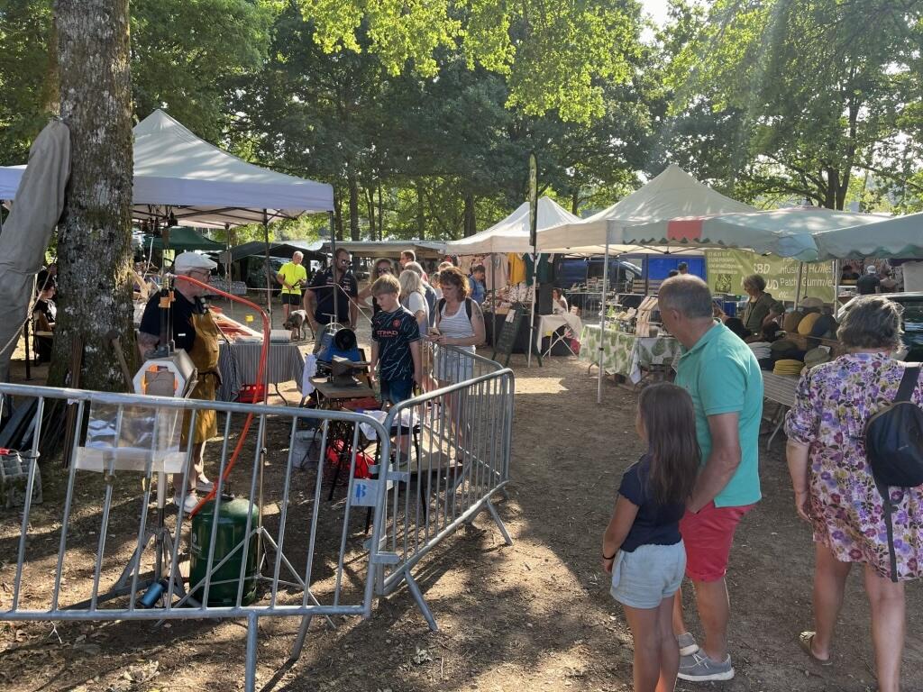 Marché nocturne 06 8 35  (2) (Medium).HEIC