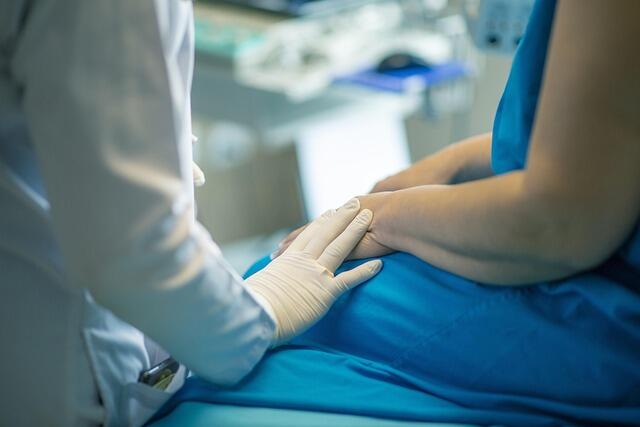 fernandozhiminaicela-treatment-pixabay