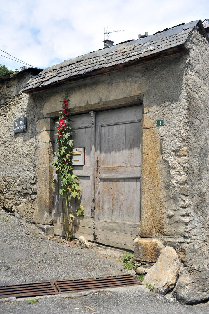 12- Portail à Ancizan