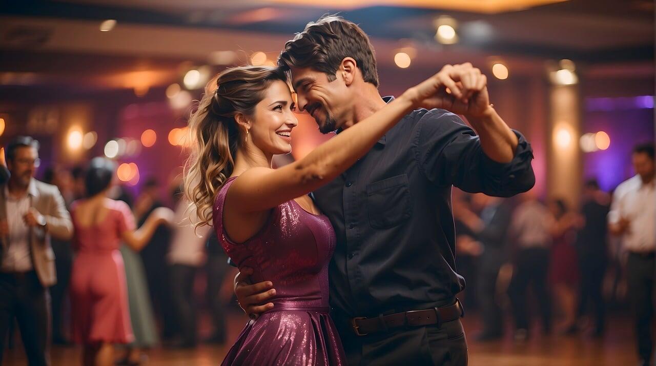 Danse salon couple ©Image par Παῦλος de Pixabay