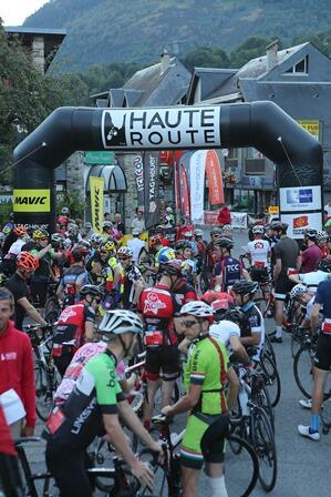 HAUTE-ROUTE-PYRENEES-Laetitia-Roux-départ-J5