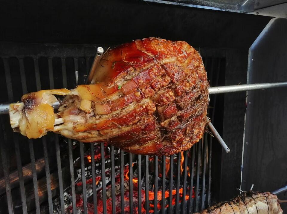 Jambon à la broche ©Broche et gourmandise