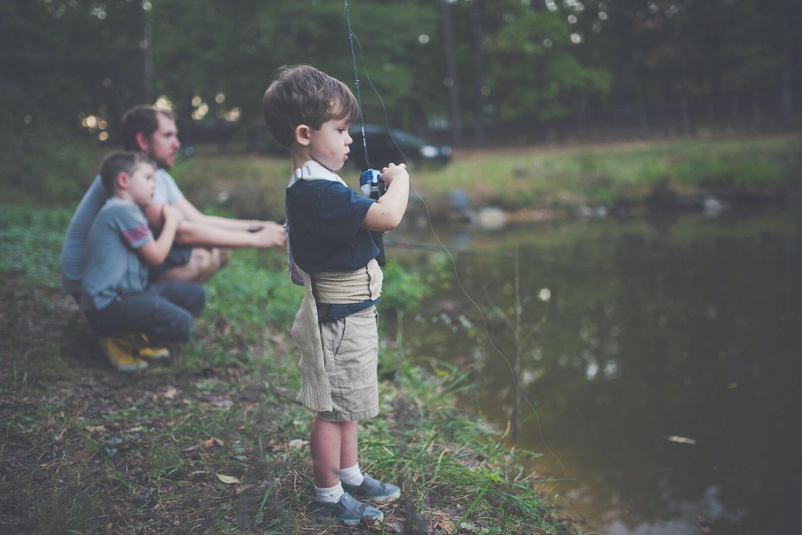 Pêcheurs parent enfants © Pixabay