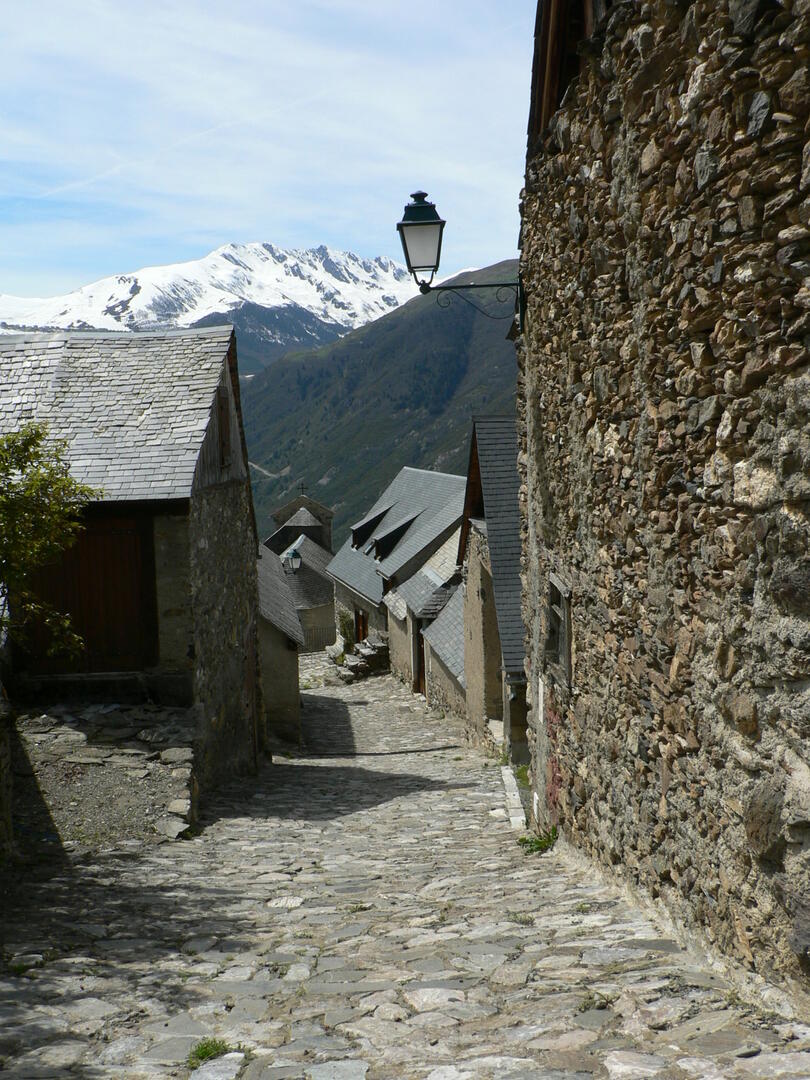 Rue pavée à Grailhen - Vallée d'Aure