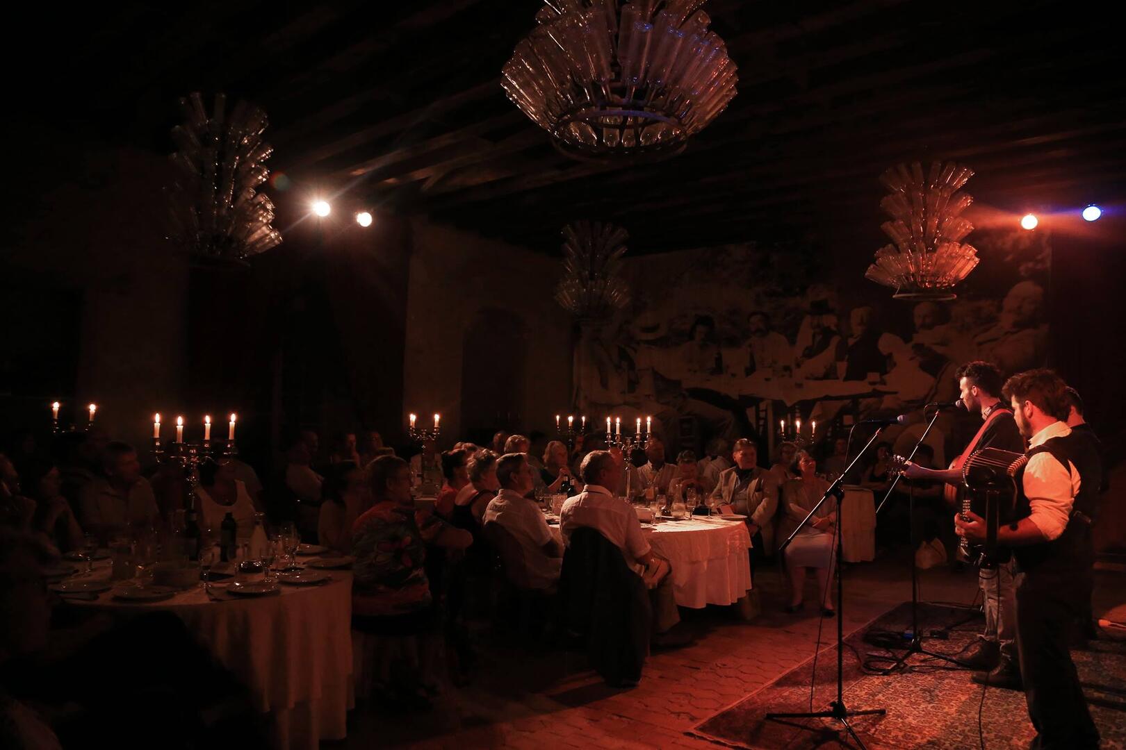 Viniscène spectacle repas © Chateau de Viella