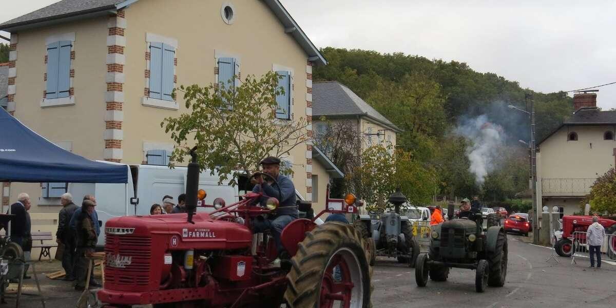 le-defile-de-vieux tracteurs